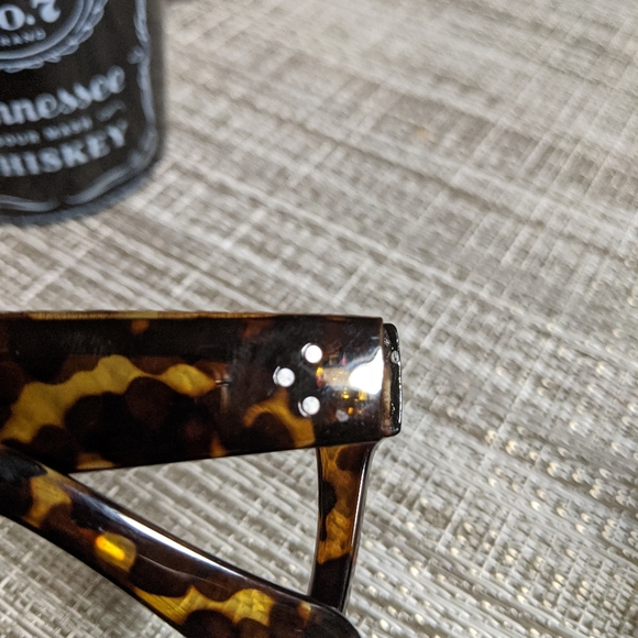 Large frame glasses - Picture 3 of 6